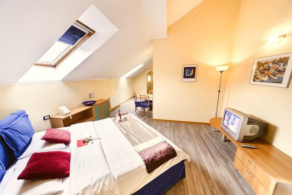 Central Hotel Tiepolo Прага Екстер'єр фото